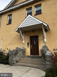 Building Photo - 615 Summit St