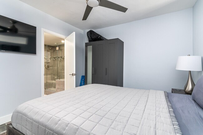 Building Photo - 3725 S Ocean Dr