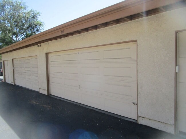 Building Photo - Beautiful 2 Bed / 2.5 Bath Condo in Fullerton