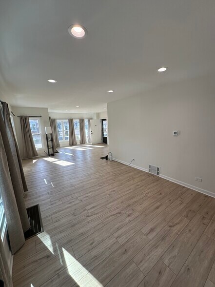 Living room and dining room - 1835 Lincoln St