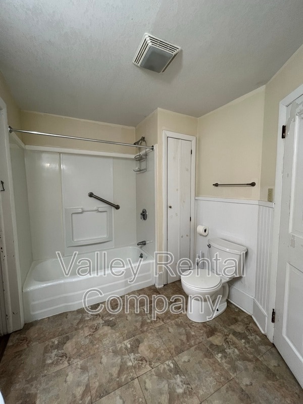 Building Photo - 28 School St