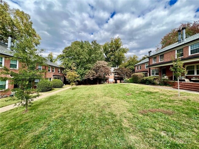 Building Photo - 204 N Laurel Ave