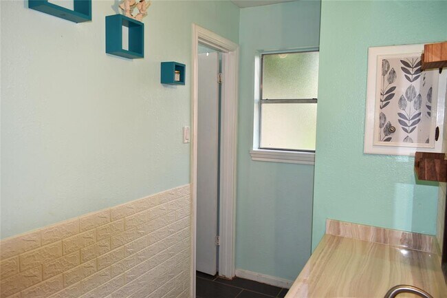 Building Photo - 12706 Highmanor Dr