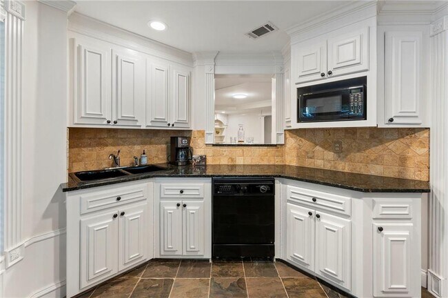 Building Photo - 6005 Oakbury Ln