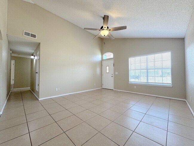 Building Photo - Northeast El Paso 4 Bed, 2 Bath close to Ft Bliss!