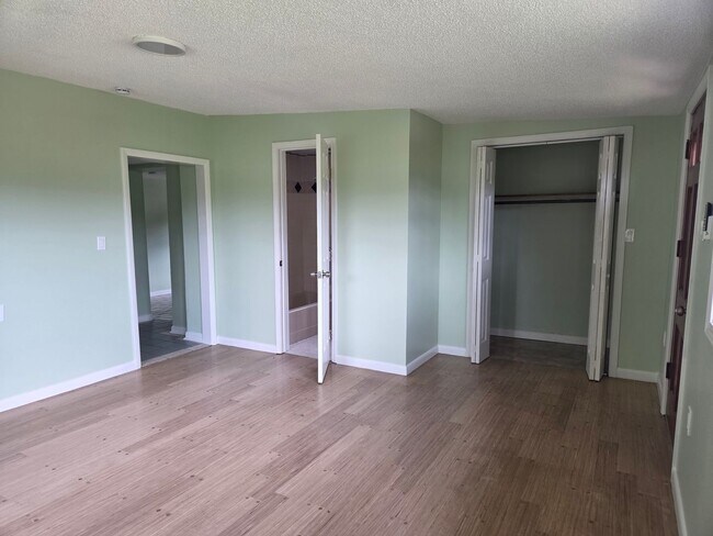 Building Photo - 2 Bedroom / 1 Bath chalet style Mtn Retreat duplex