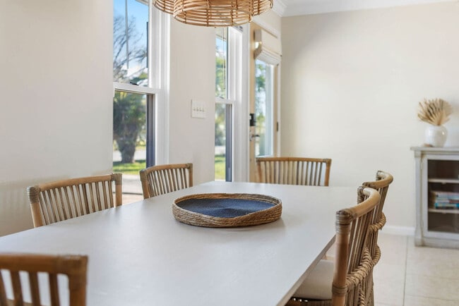 Building Photo - 217 Carol Pl