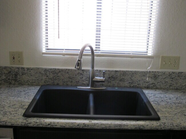 Building Photo - 1620 N Fremont Ave