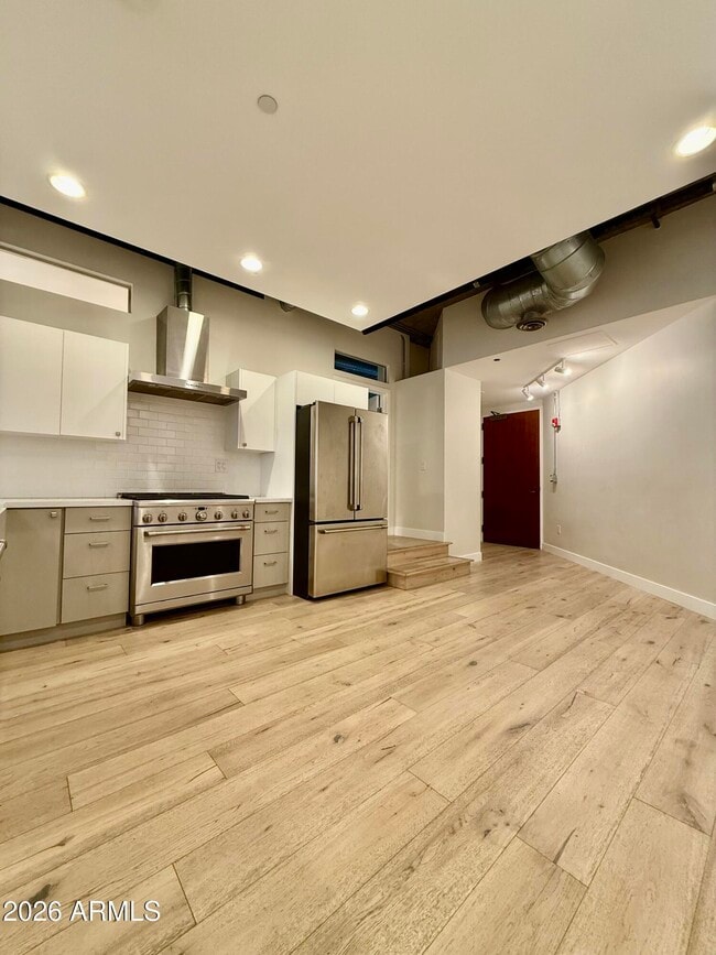 Building Photo - 21 E 6th St