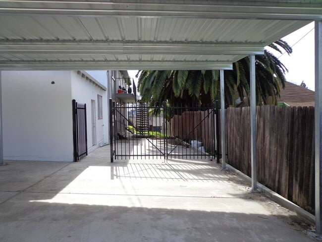 Building Photo - 114 Carolina St