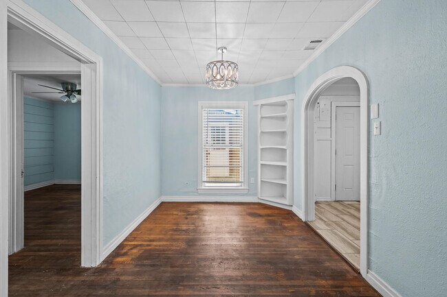 Building Photo - 2213 27th St