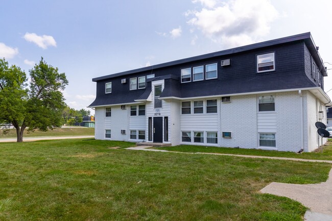Building Photo - The Jefferson | 2-Bedroom with Balcony