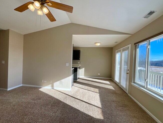 Building Photo - 290 Crestview Dr