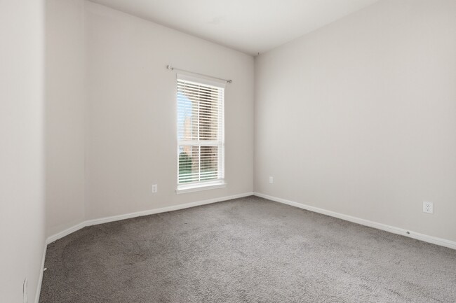 Building Photo - 6444 Wenlock Dr