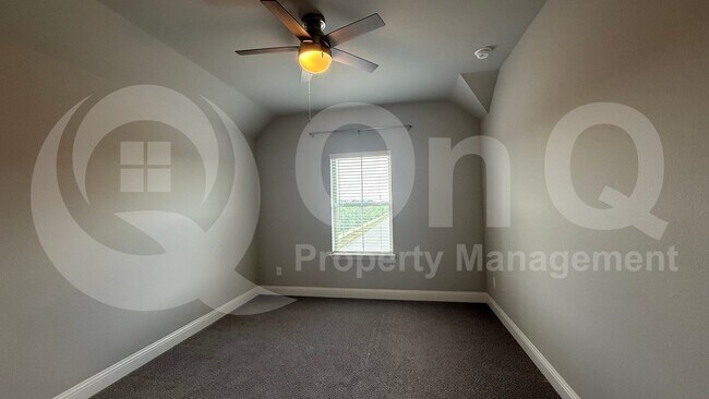 Building Photo - 3508 Covedale Blvd