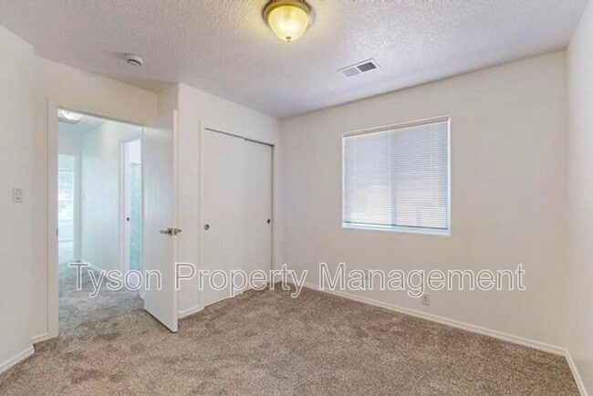 Building Photo - 1033 Desert Paintbrush Loop