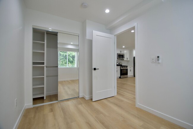 Building Photo - 1507 Silver Lake Blvd