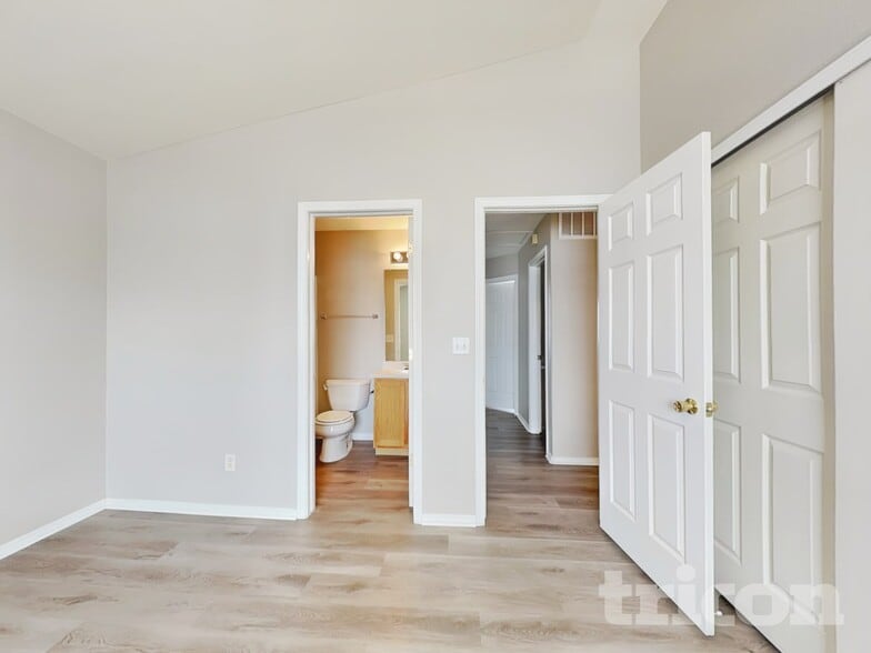 Building Photo - 11817 Columbine St