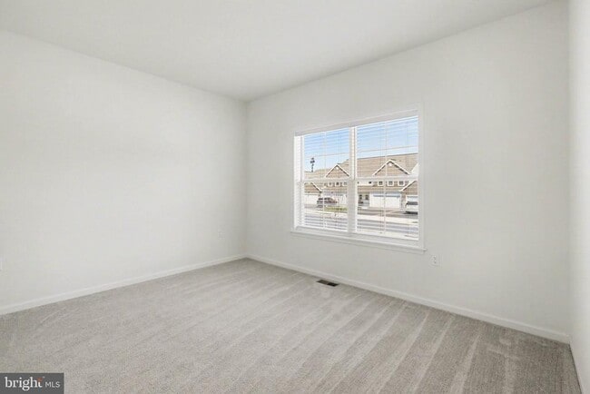 Building Photo - 7884 Oakbrook Dr