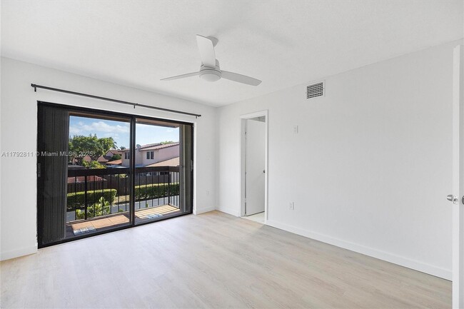 Building Photo - 3809 SW 82nd Ave