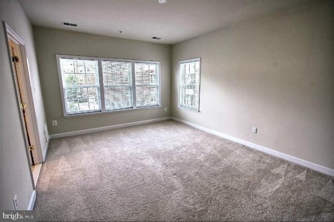 Building Photo - 903 Crestfield Dr