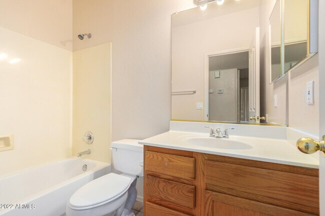 Building Photo - 12531 W Edgemont Ave