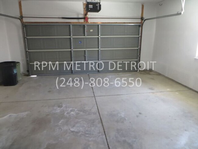 Building Photo - Sterling Heights Condo(16 Mile & Mound)