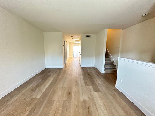 Building Photo - Cozy Beautiful Townhouse for Rent