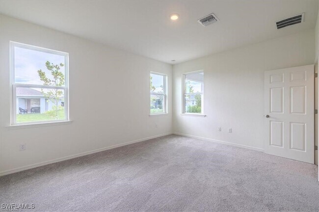 Building Photo - 4208 NE 15th Pl