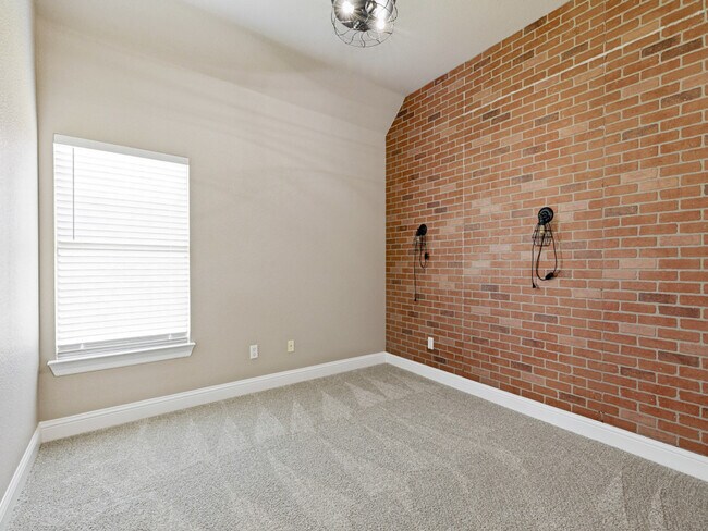 Building Photo - 455 Chisholm Trail