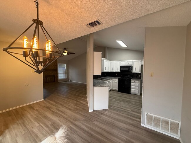 Building Photo - 5556 93rd St