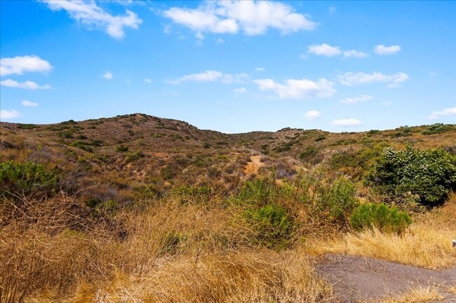 Building Photo - $3,456 - 2 Bed / 2 Bath Stunning Corner Un...