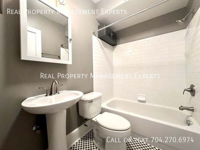 Building Photo - 712 Louise Ave