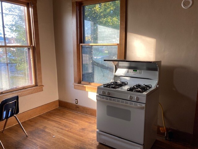 Building Photo - 322 W 4th St