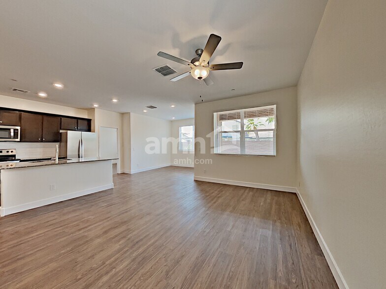 Building Photo - 12514 N 60th Ave