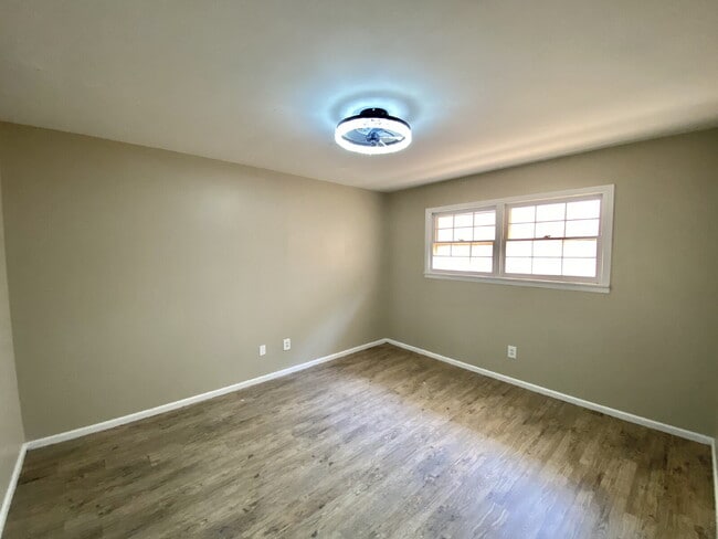 Building Photo - Spacious 4-Bedroom, 3-Bath Home in Central...