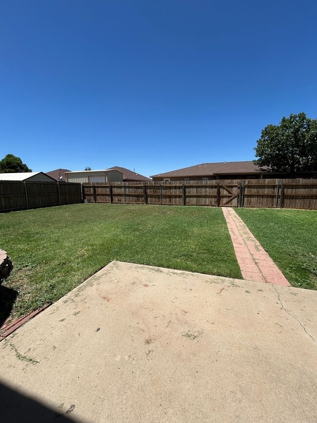Building Photo - Spacious 4-Bedroom, 2.5-Bath Home in Plant...