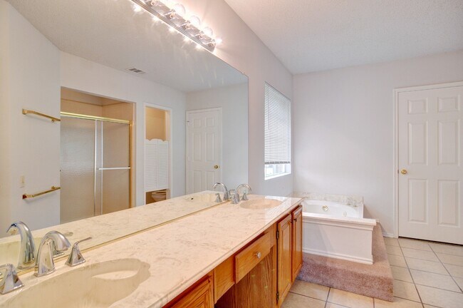 Building Photo - 2501 Country Creek Ln