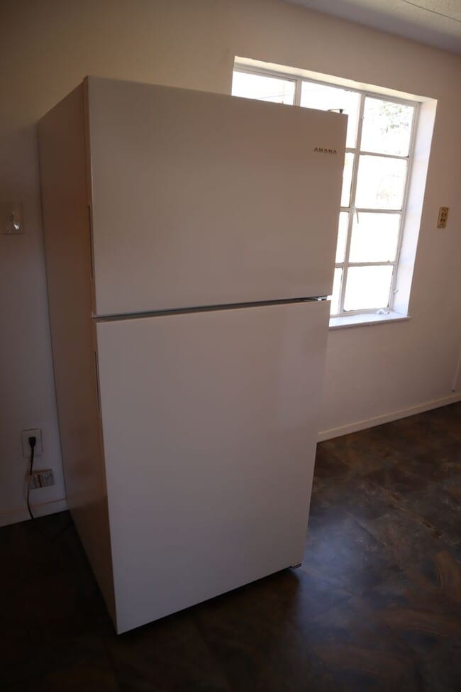 Building Photo - 120 Cochise Dr
