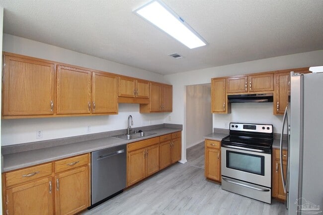 Building Photo - 2432 Gulf Breeze Ave