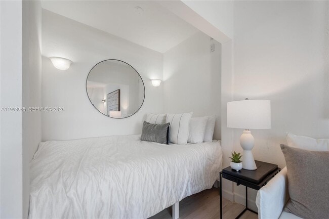 Building Photo - 750 Española Wy