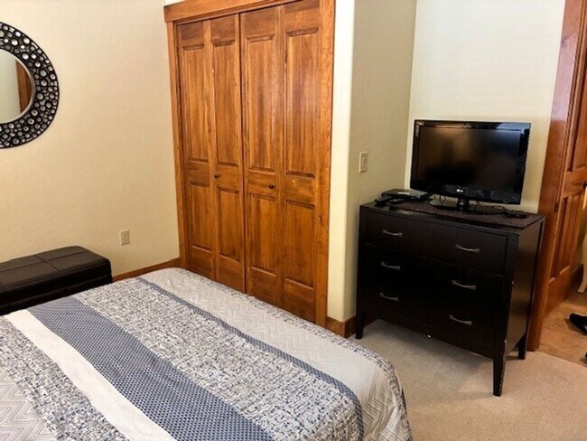 Building Photo - Summer Seasonal Rental - The Cache at Union Creek #3-101