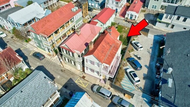 Building Photo - 8 Sires St