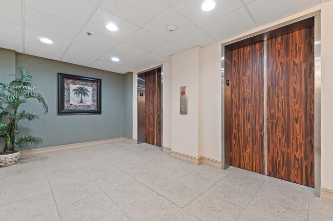 Building Photo - 5440 N Ocean Dr