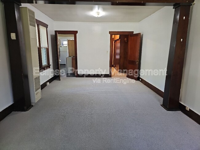 Building Photo - 204 Edison Ave