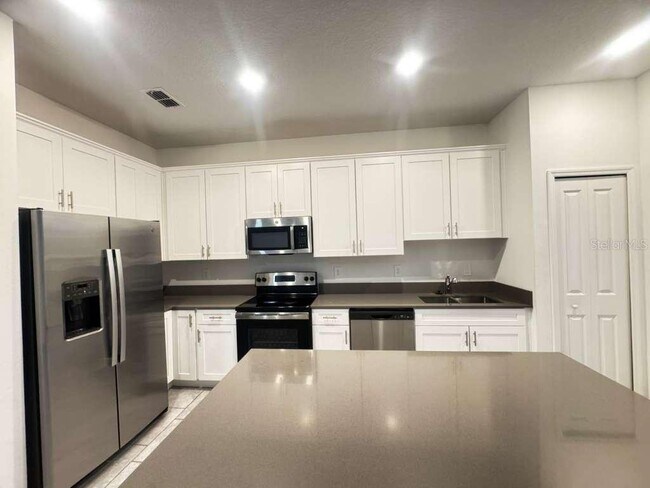 Building Photo - 7465 Stone Crk Trl