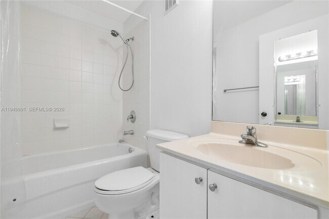 Building Photo - 1261 SE 28th Ct