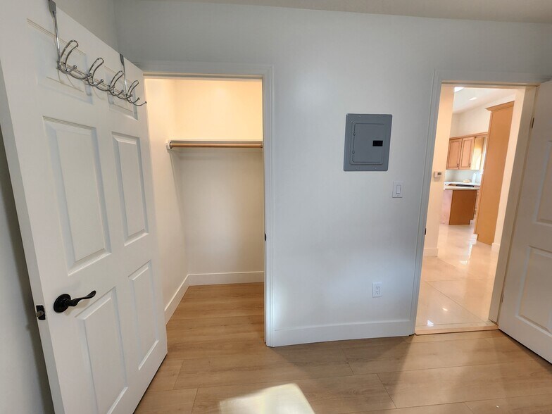 Building Photo - 10528 Tuxford St