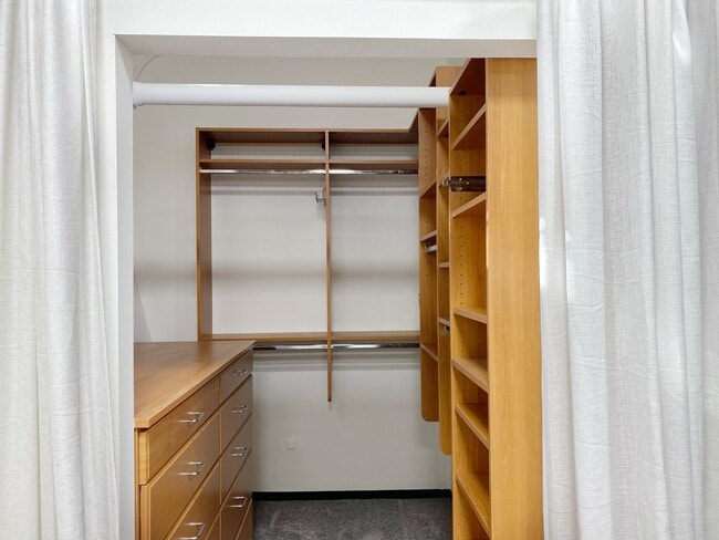 Building Photo - 801 S Wells St