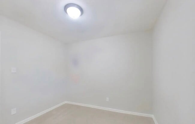 Building Photo - AVAILABLE NOW